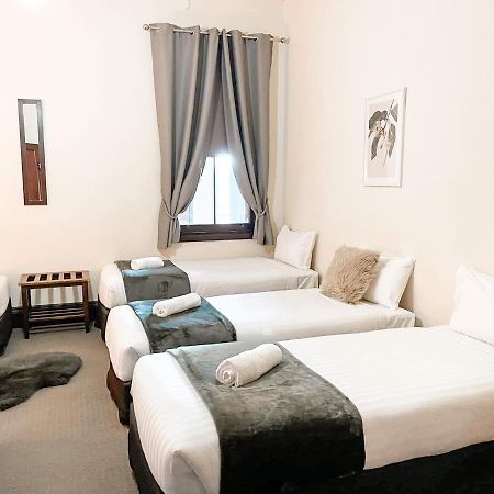 Neath Hotel Екстериор снимка