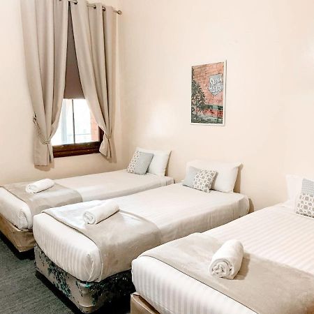 Neath Hotel Екстериор снимка