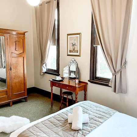 Neath Hotel Екстериор снимка