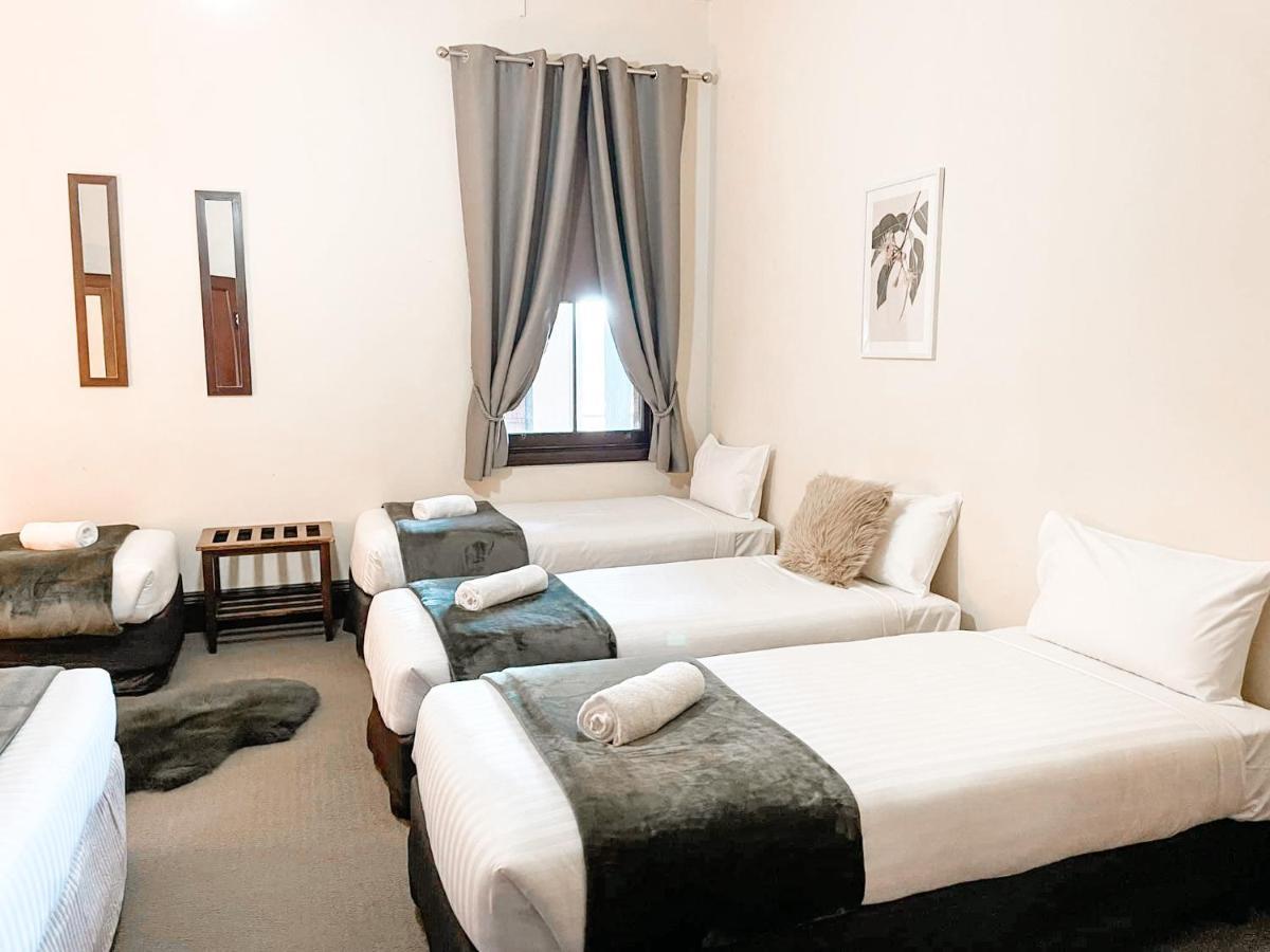 Neath Hotel Екстериор снимка