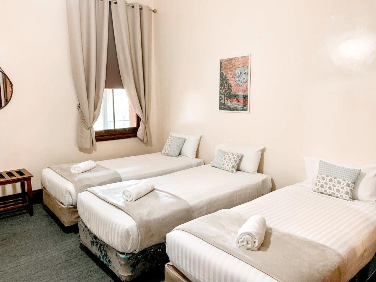 Neath Hotel Екстериор снимка