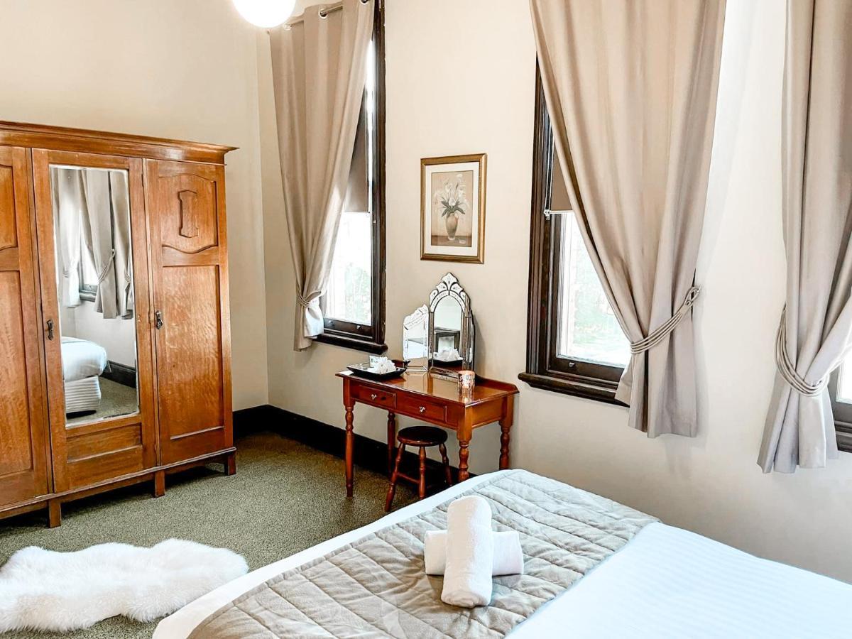 Neath Hotel Екстериор снимка