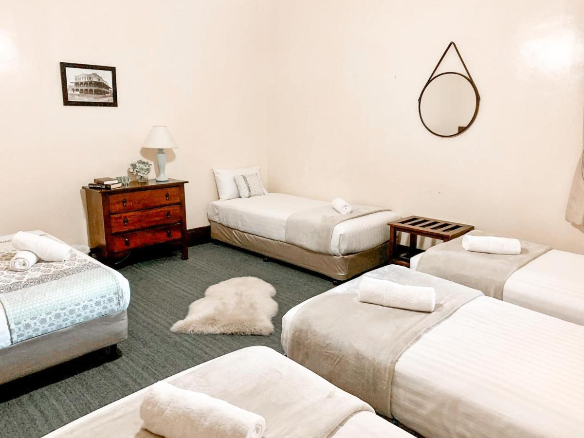 Neath Hotel Екстериор снимка