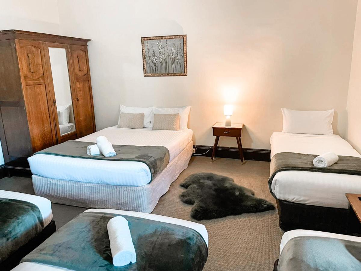 Neath Hotel Екстериор снимка