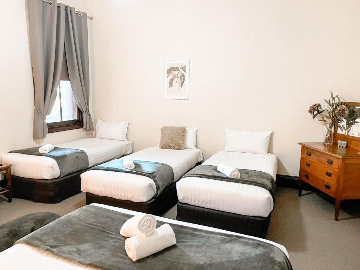 Neath Hotel Екстериор снимка