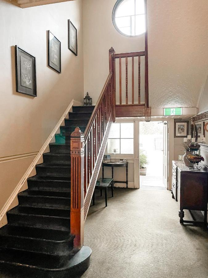 Neath Hotel Екстериор снимка