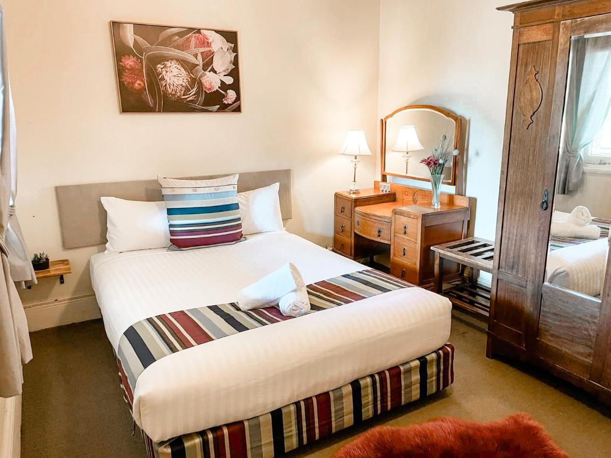 Neath Hotel Екстериор снимка