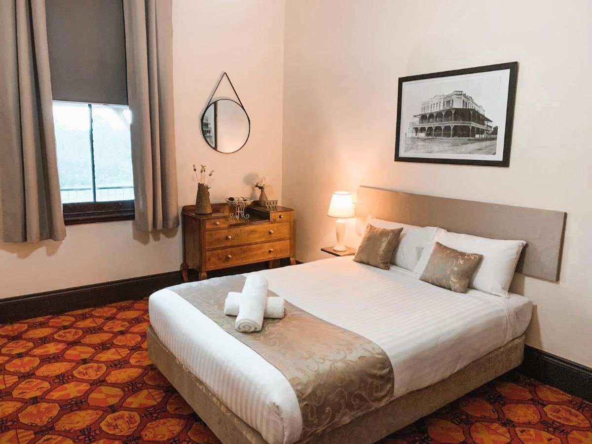 Neath Hotel Екстериор снимка