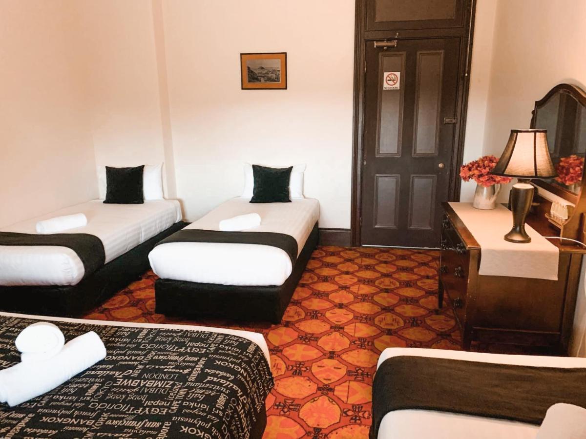 Neath Hotel Екстериор снимка