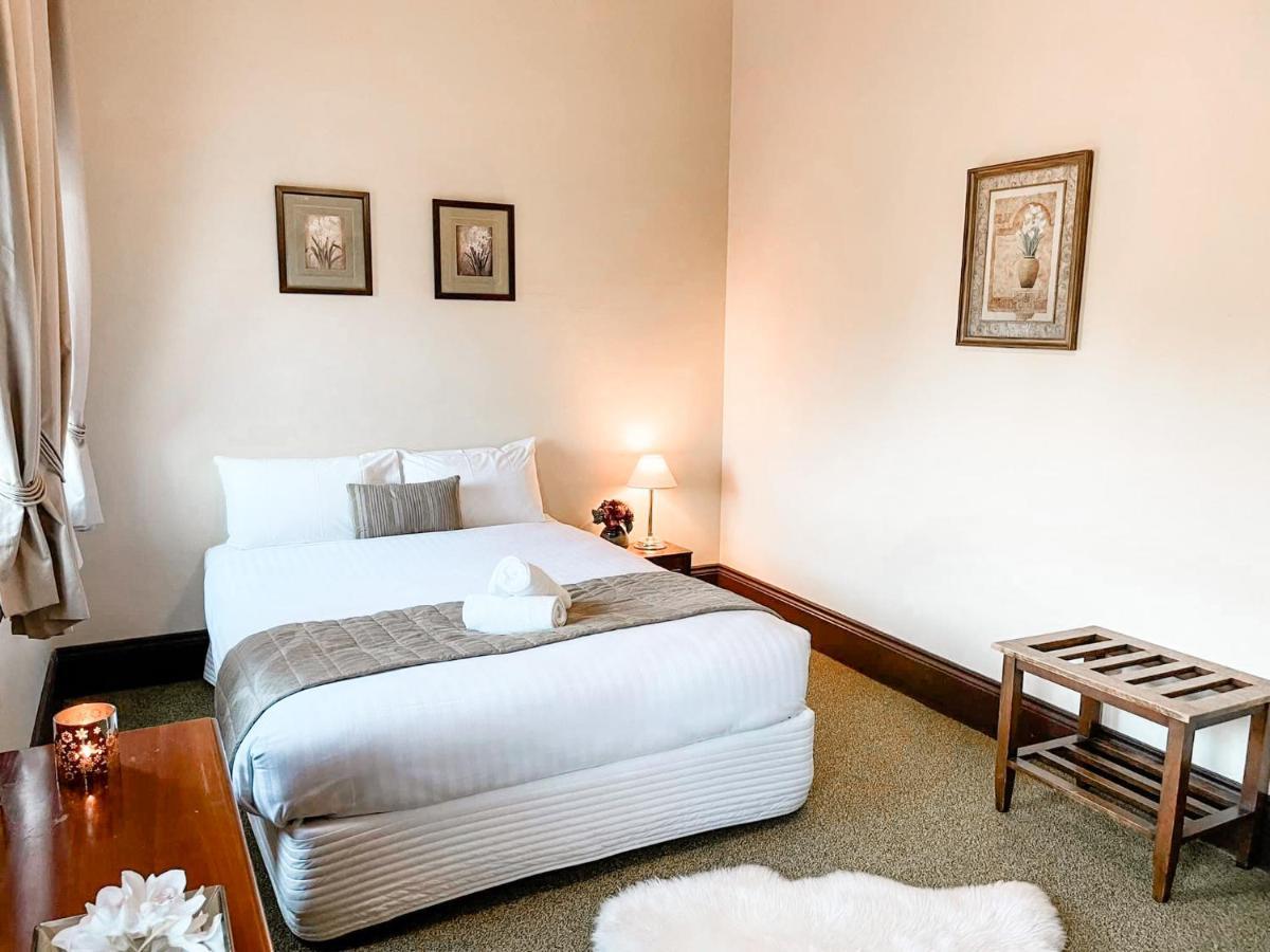 Neath Hotel Екстериор снимка