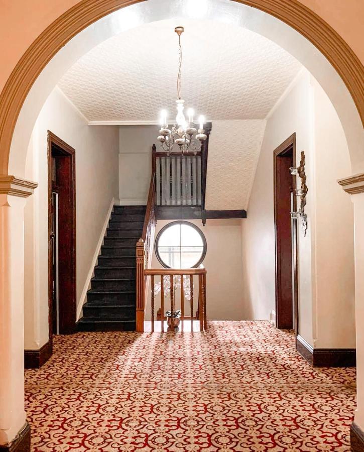 Neath Hotel Екстериор снимка