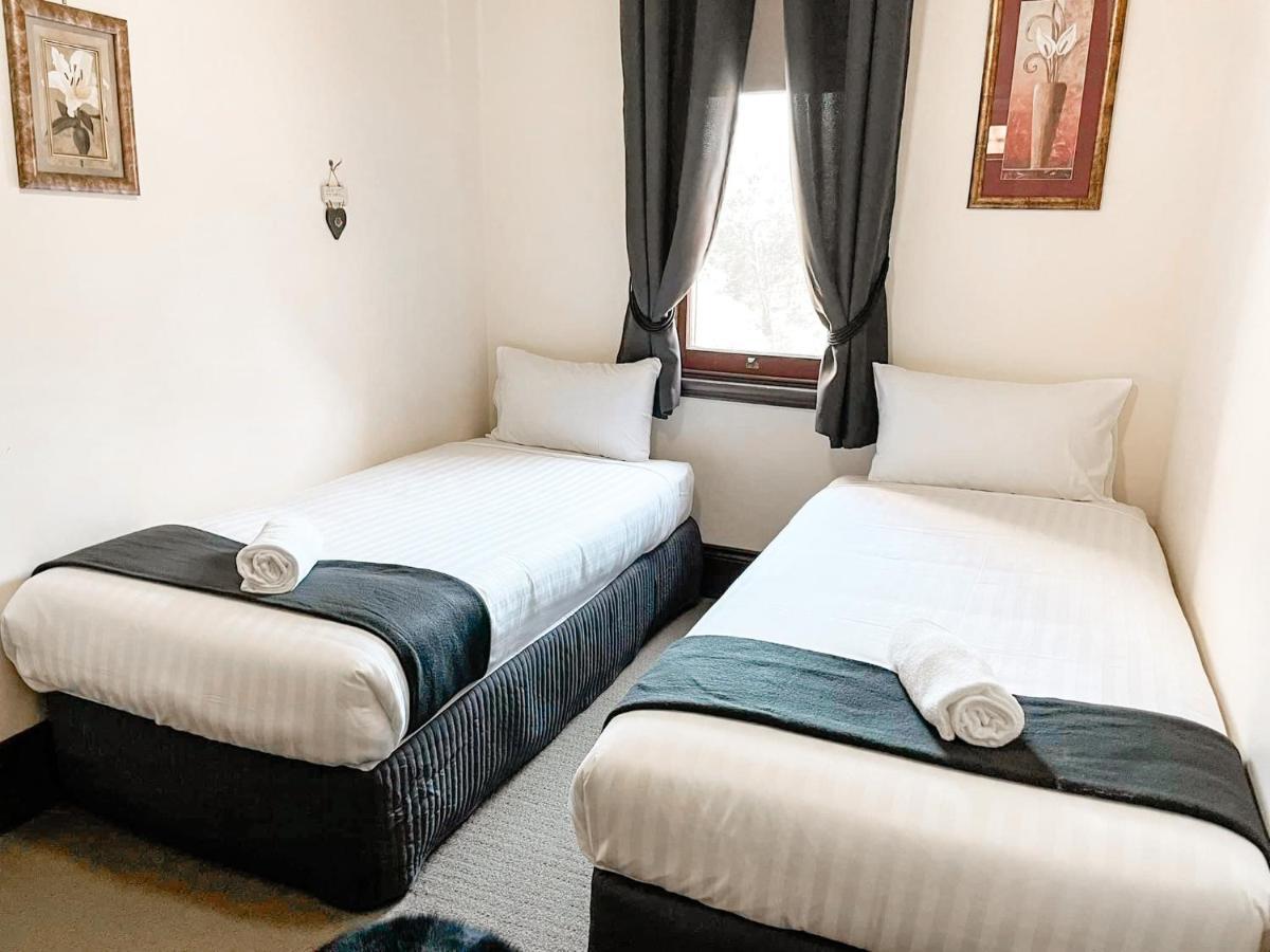 Neath Hotel Екстериор снимка