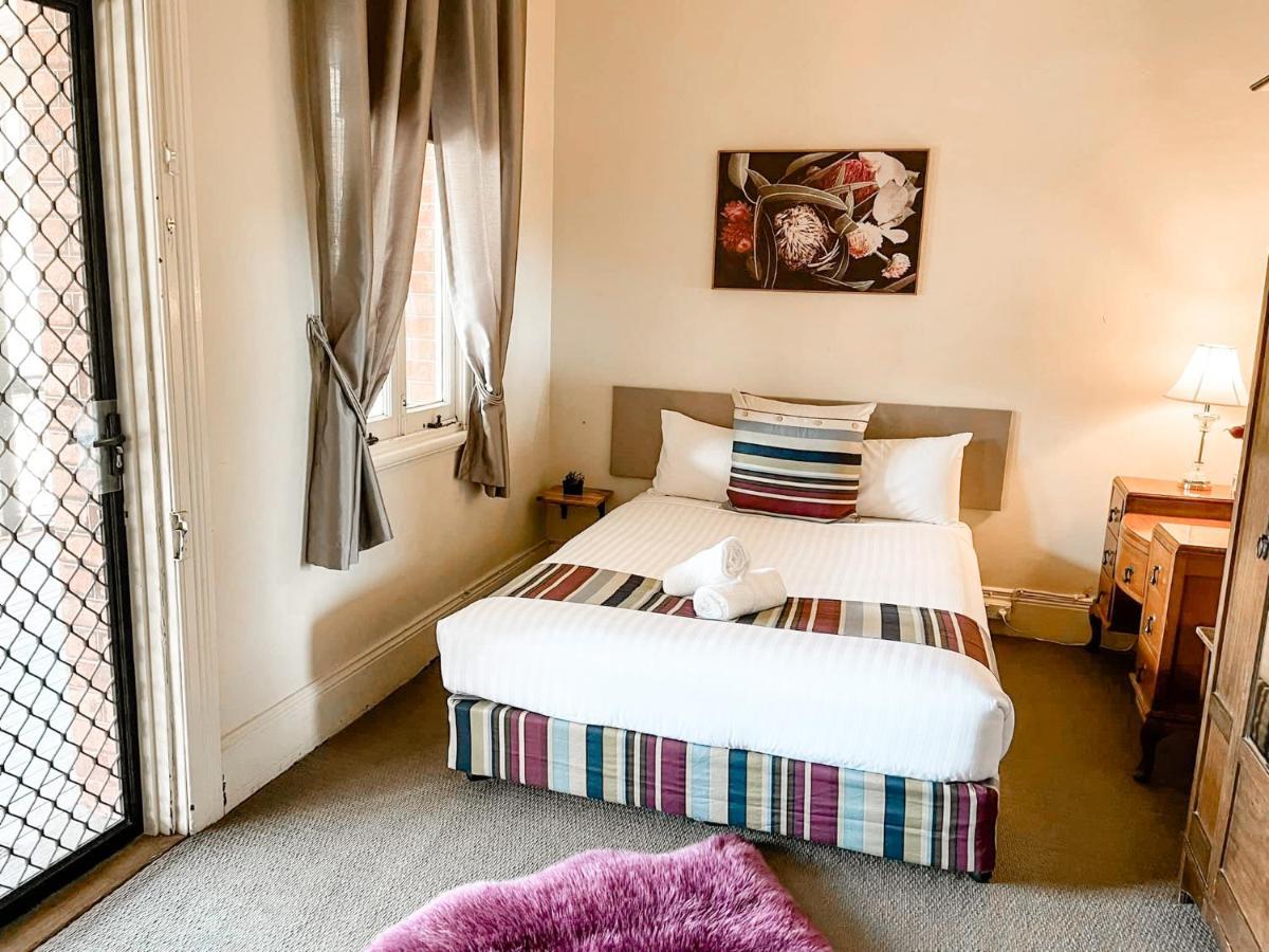 Neath Hotel Екстериор снимка