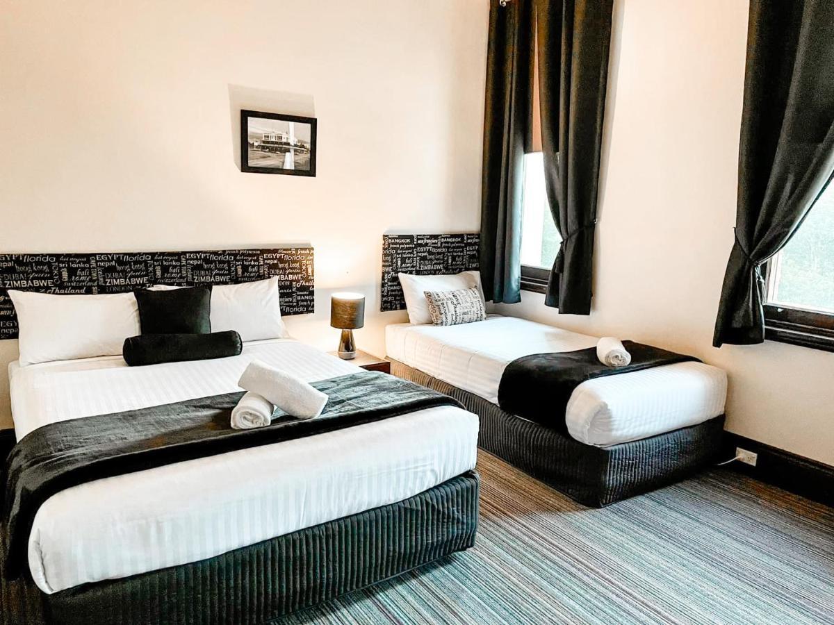 Neath Hotel Екстериор снимка