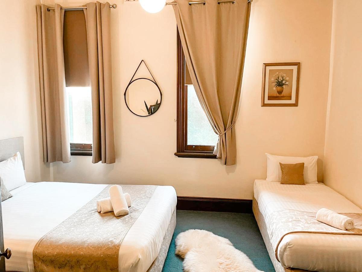 Neath Hotel Екстериор снимка
