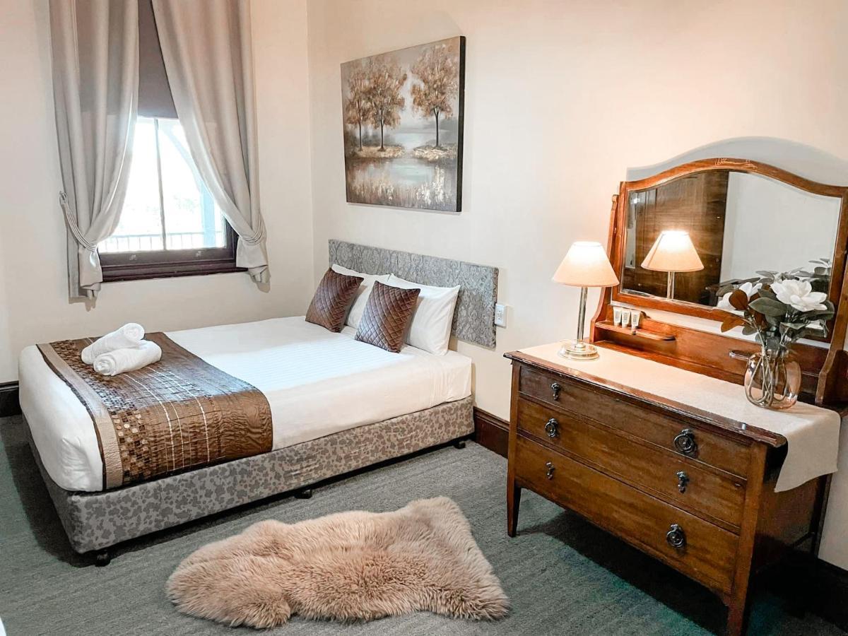Neath Hotel Екстериор снимка