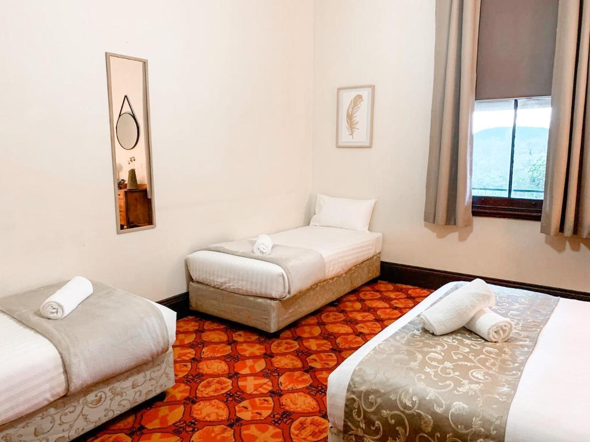 Neath Hotel Екстериор снимка