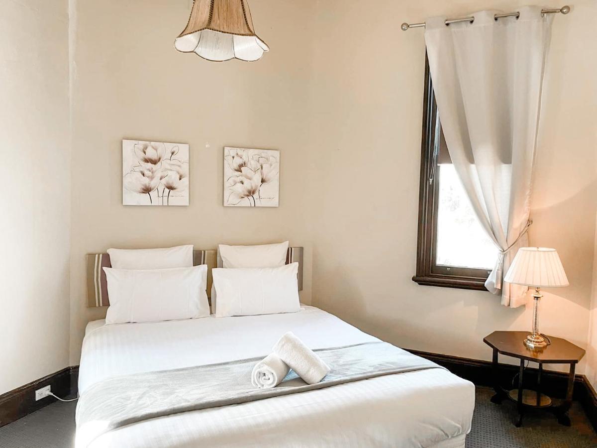 Neath Hotel Екстериор снимка