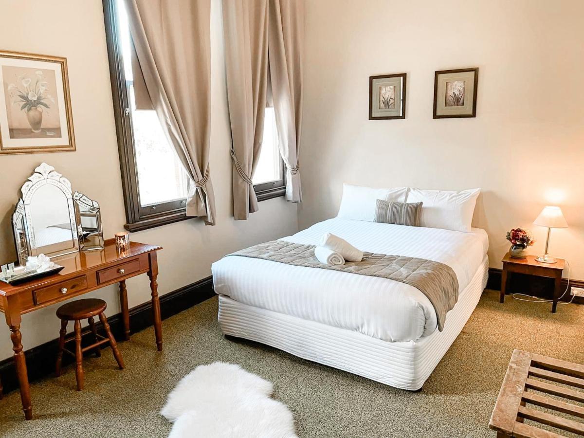 Neath Hotel Екстериор снимка