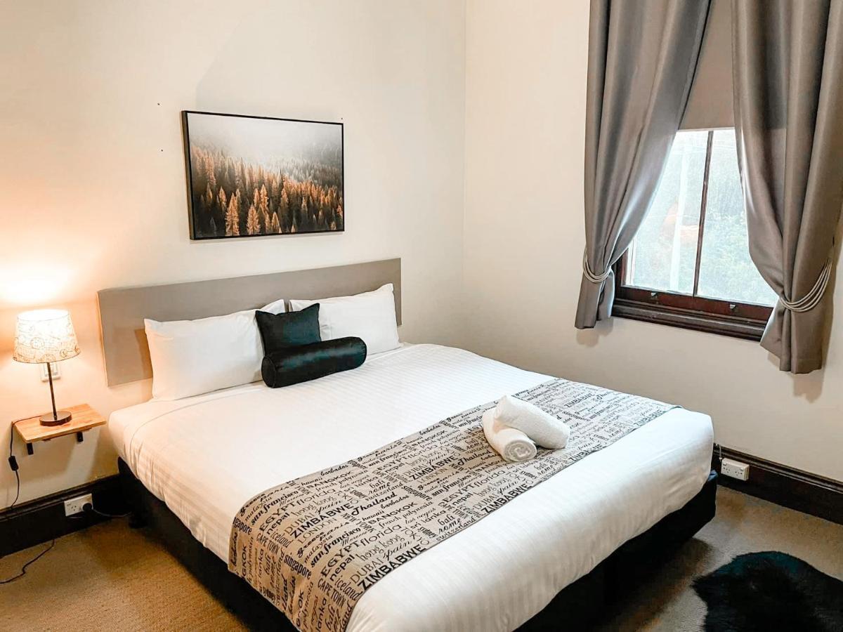 Neath Hotel Екстериор снимка