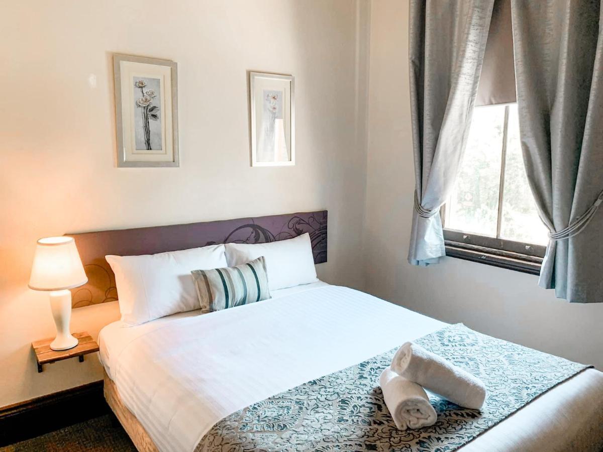 Neath Hotel Екстериор снимка