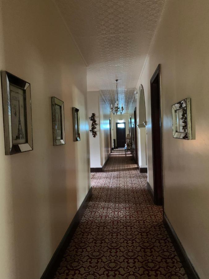 Neath Hotel Екстериор снимка