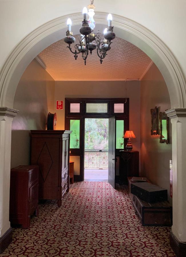 Neath Hotel Екстериор снимка