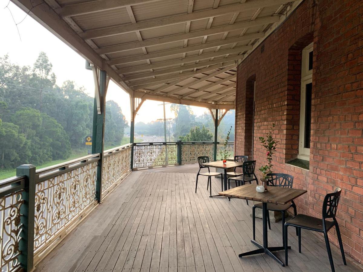Neath Hotel Екстериор снимка