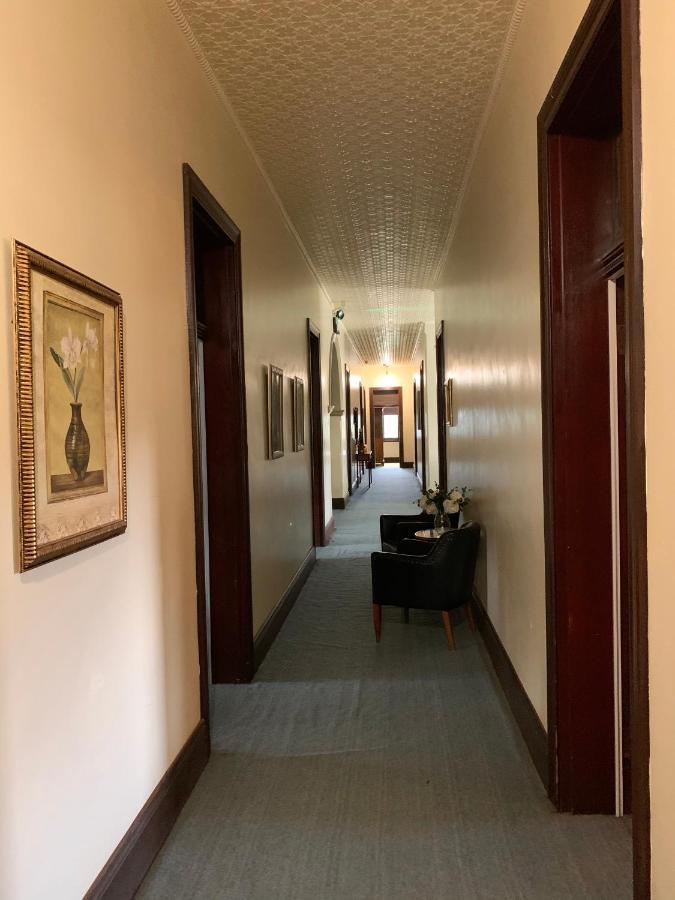 Neath Hotel Екстериор снимка