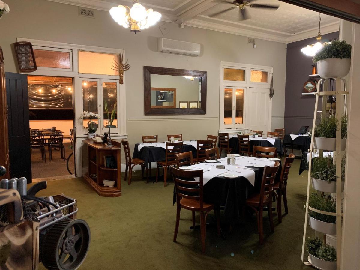 Neath Hotel Екстериор снимка